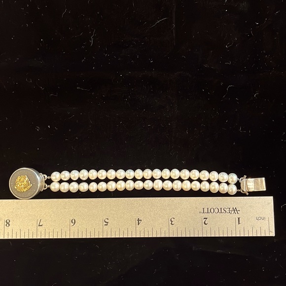 Versace pearl and Medusa silver clasp bracelet - Picture 8 of 9